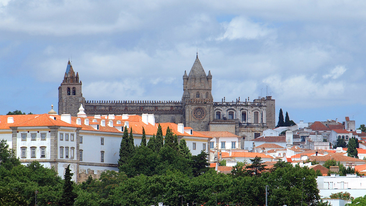 Évora
